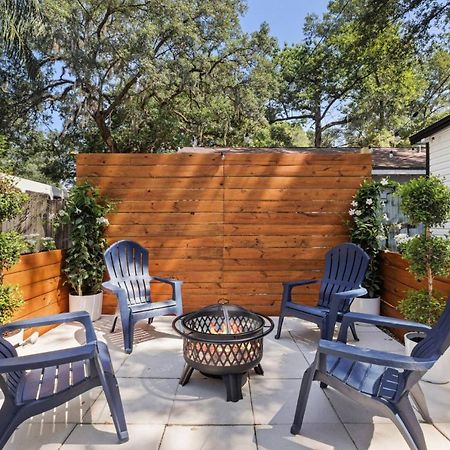 Treehouse Is A Quaint 2 Bedroom In An Up-And-Coming Part Of Town, Pet Friendly With Fenced Yard And Lounge Area That Is Close To Downtown タンパ エクステリア 写真