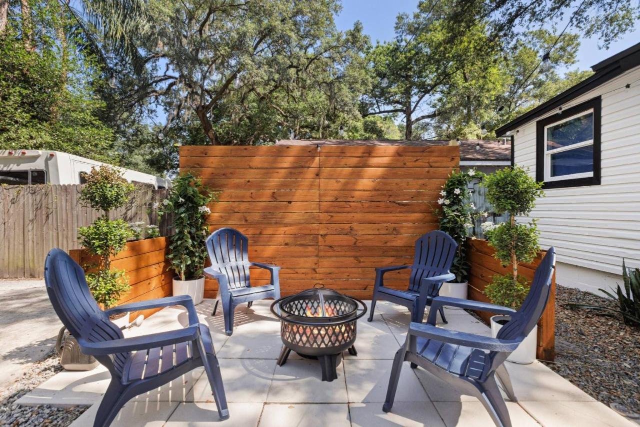 Treehouse Is A Quaint 2 Bedroom In An Up-And-Coming Part Of Town, Pet Friendly With Fenced Yard And Lounge Area That Is Close To Downtown タンパ エクステリア 写真