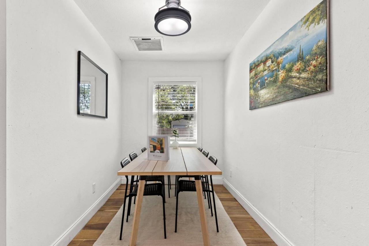 Treehouse Is A Quaint 2 Bedroom In An Up-And-Coming Part Of Town, Pet Friendly With Fenced Yard And Lounge Area That Is Close To Downtown タンパ エクステリア 写真