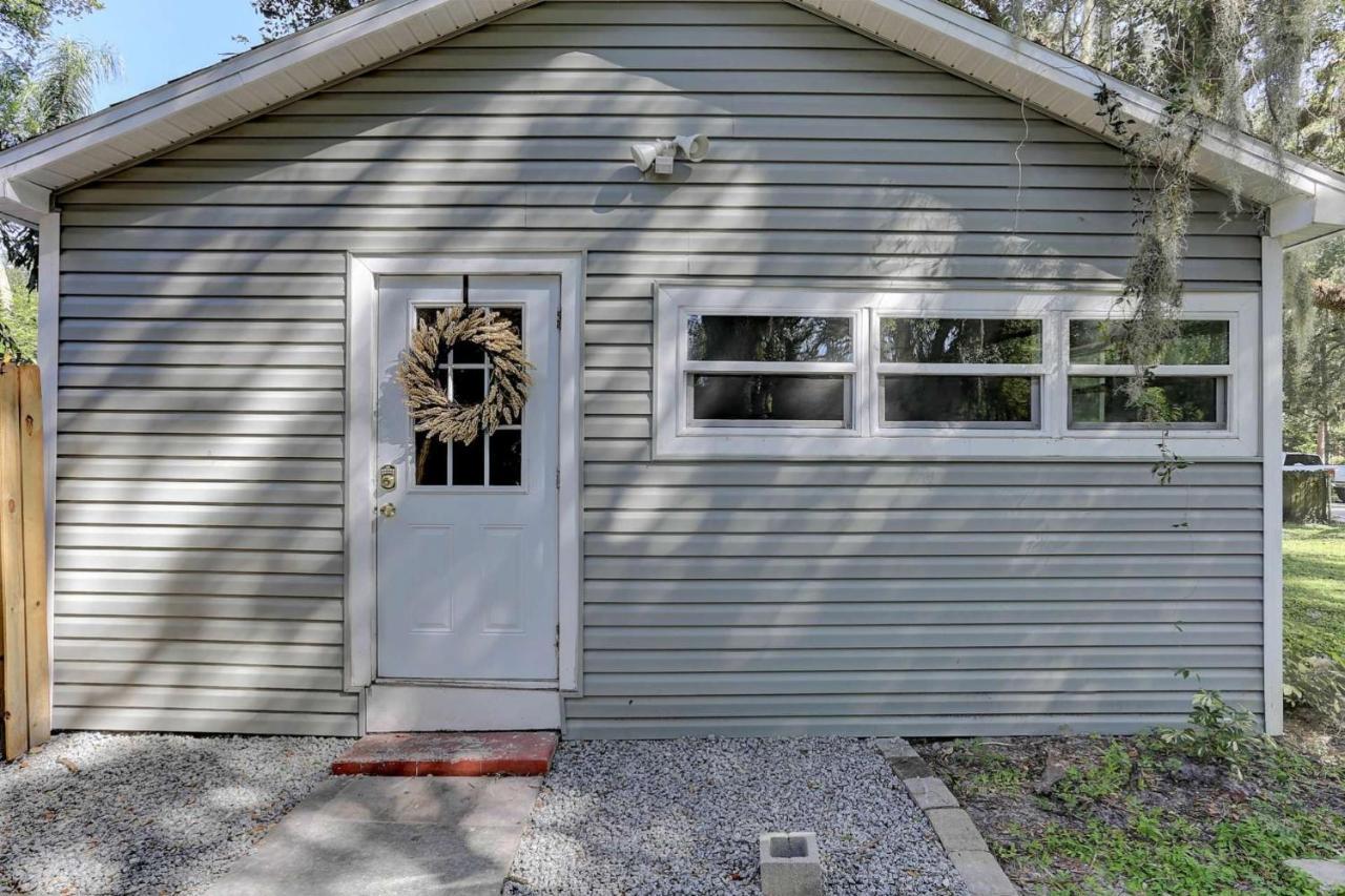 Treehouse Is A Quaint 2 Bedroom In An Up-And-Coming Part Of Town, Pet Friendly With Fenced Yard And Lounge Area That Is Close To Downtown タンパ エクステリア 写真