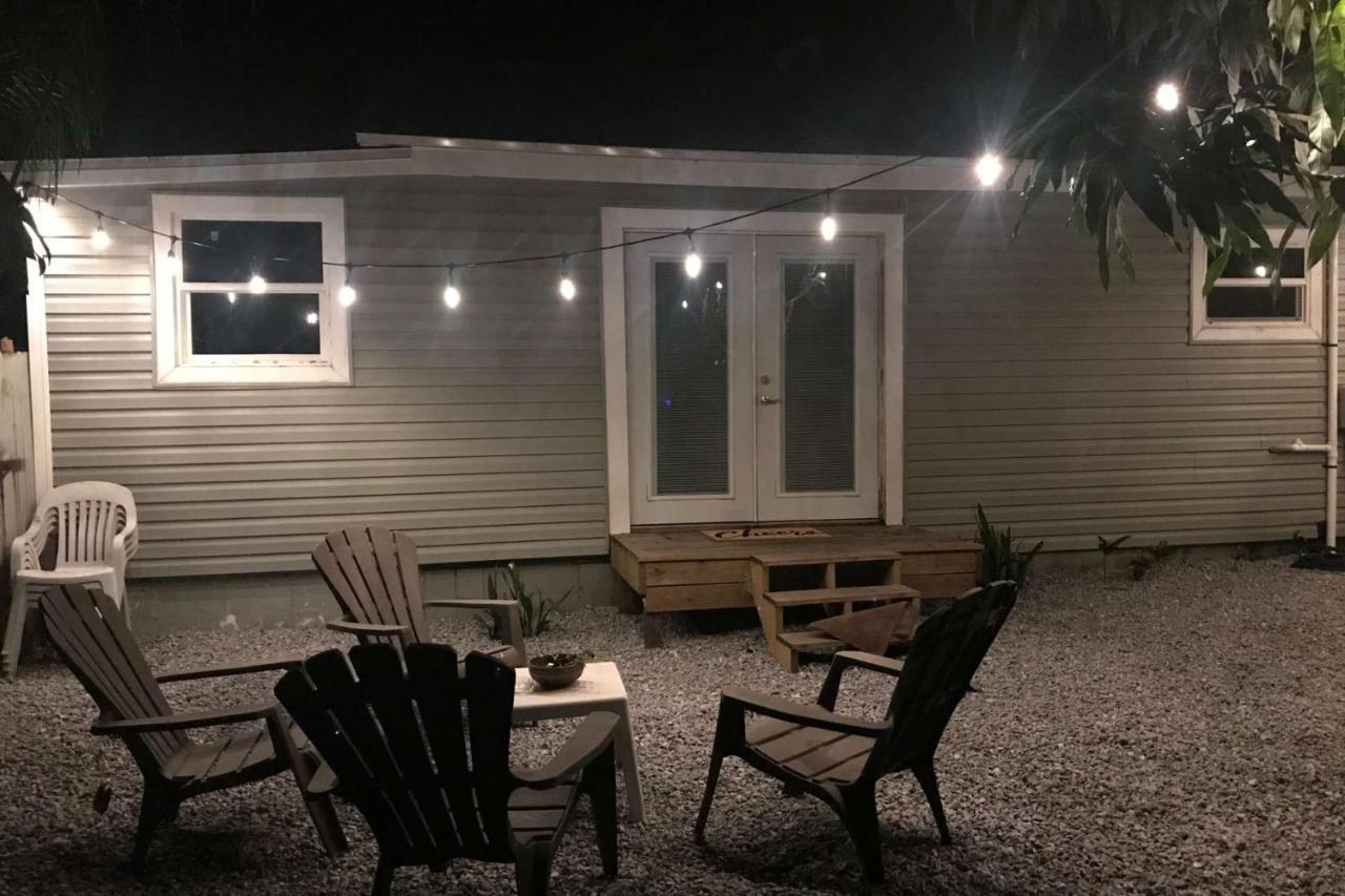 Treehouse Is A Quaint 2 Bedroom In An Up-And-Coming Part Of Town, Pet Friendly With Fenced Yard And Lounge Area That Is Close To Downtown タンパ エクステリア 写真