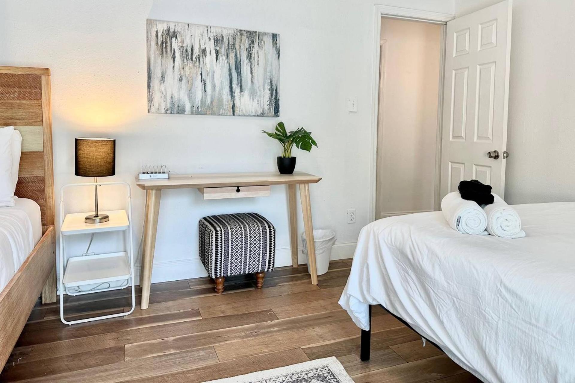 Treehouse Is A Quaint 2 Bedroom In An Up-And-Coming Part Of Town, Pet Friendly With Fenced Yard And Lounge Area That Is Close To Downtown タンパ エクステリア 写真